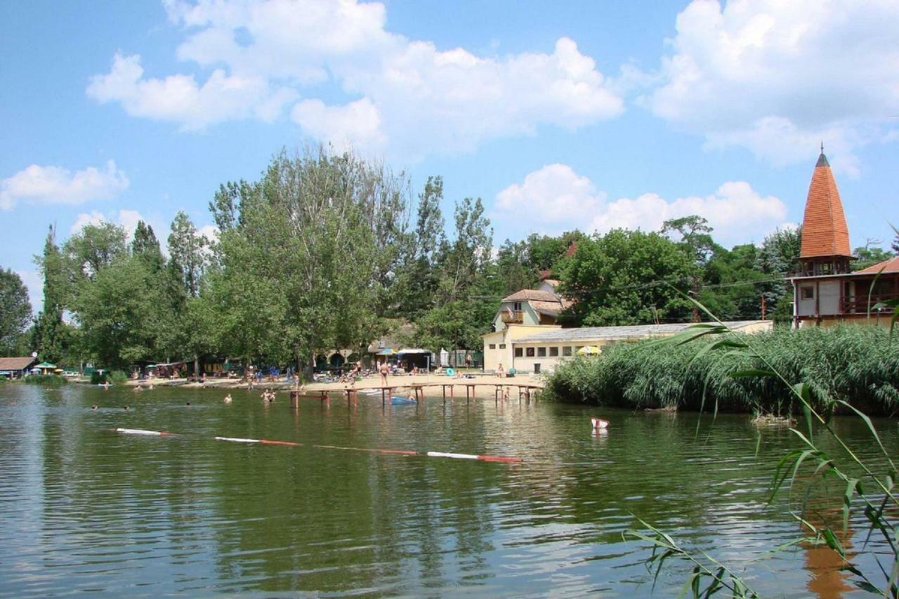 Tavi Panzio Es Etterem Bed & Breakfast Veresegyhaz Luaran gambar