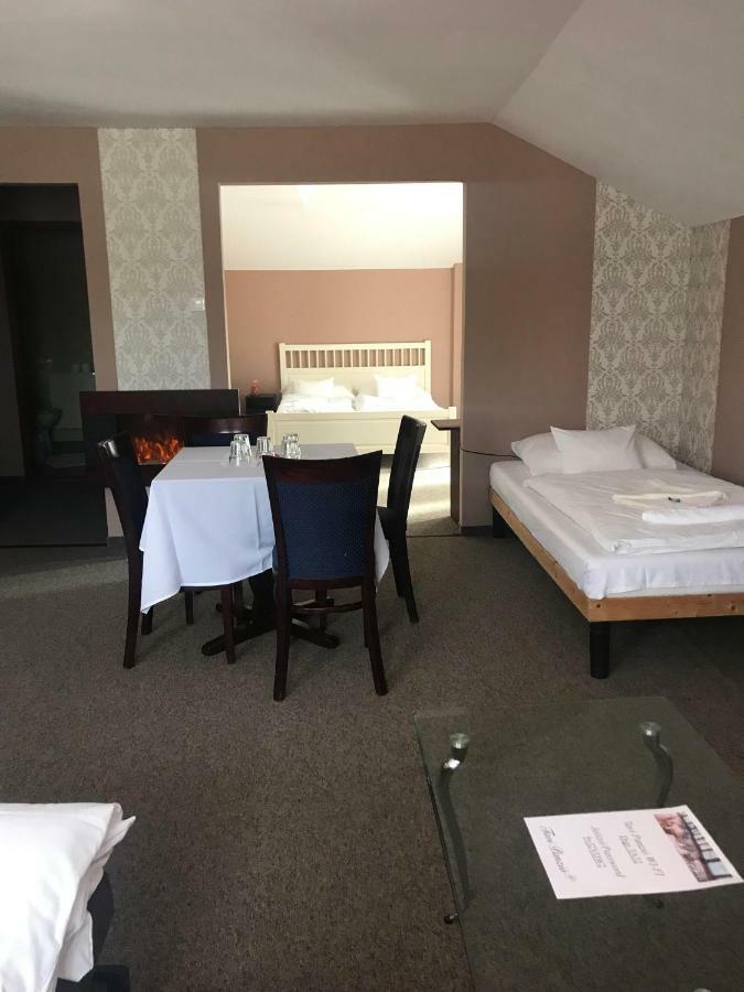 Tavi Panzio Es Etterem Bed & Breakfast Veresegyhaz Luaran gambar