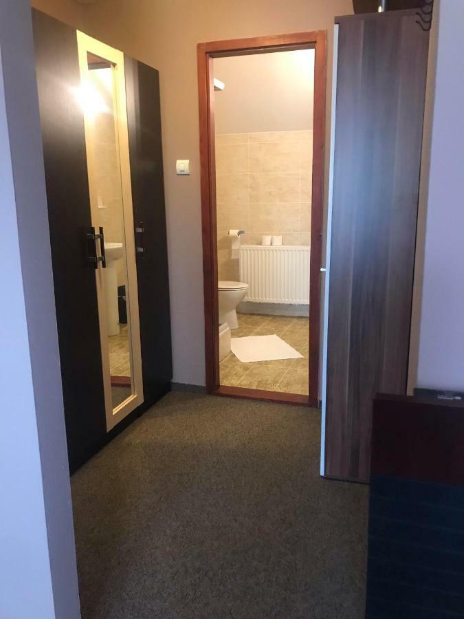 Tavi Panzio Es Etterem Bed & Breakfast Veresegyhaz Luaran gambar