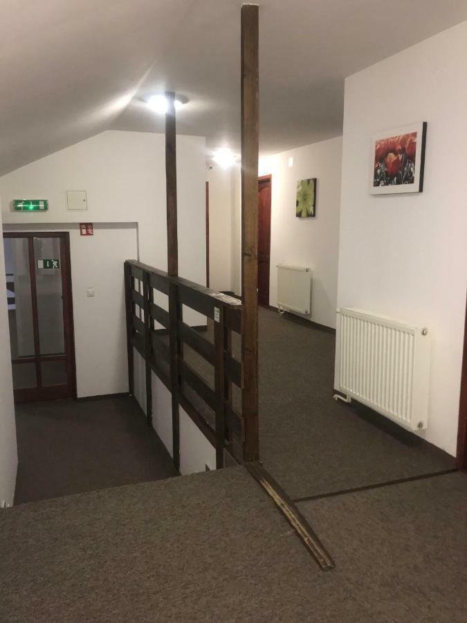 Tavi Panzio Es Etterem Bed & Breakfast Veresegyhaz Luaran gambar