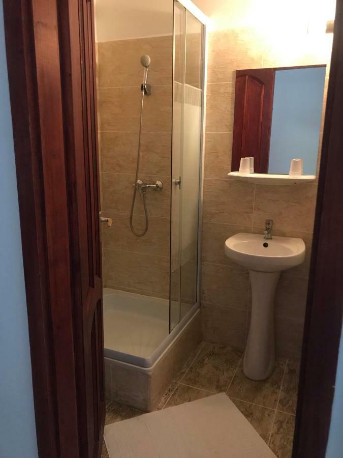 Tavi Panzio Es Etterem Bed & Breakfast Veresegyhaz Luaran gambar