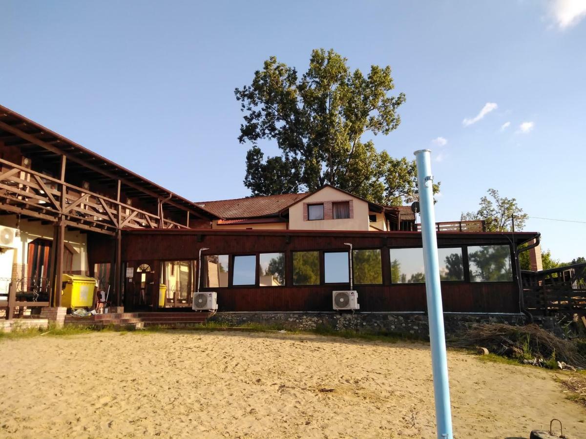 Tavi Panzio Es Etterem Bed & Breakfast Veresegyhaz Luaran gambar