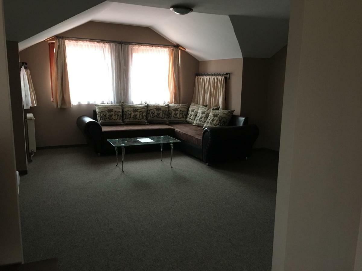 Tavi Panzio Es Etterem Bed & Breakfast Veresegyhaz Luaran gambar