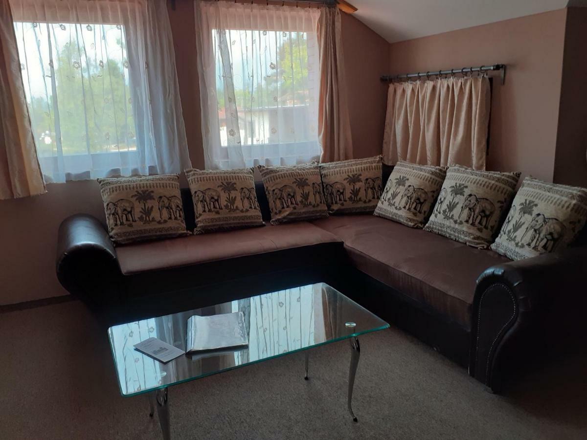 Tavi Panzio Es Etterem Bed & Breakfast Veresegyhaz Luaran gambar
