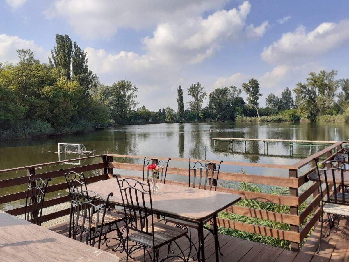 Tavi Panzio Es Etterem Bed & Breakfast Veresegyhaz Luaran gambar