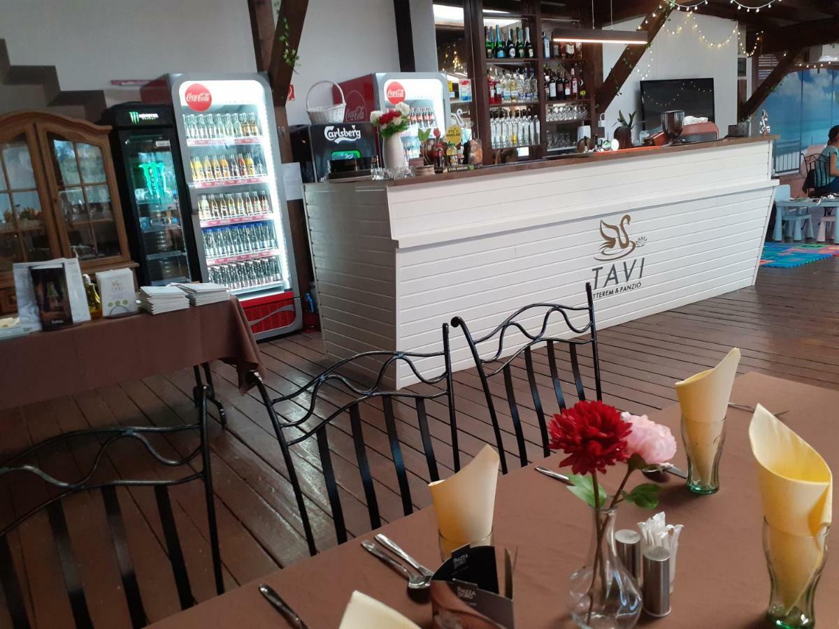 Tavi Panzio Es Etterem Bed & Breakfast Veresegyhaz Luaran gambar