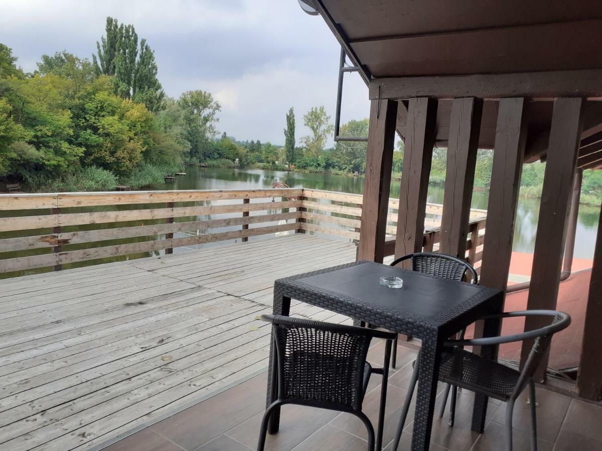 Tavi Panzio Es Etterem Bed & Breakfast Veresegyhaz Luaran gambar