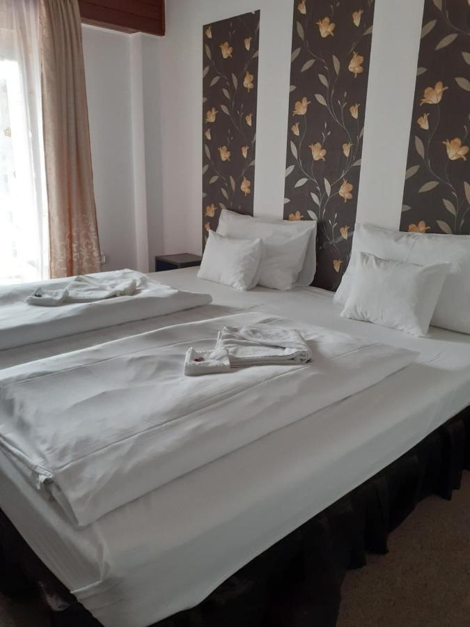 Tavi Panzio Es Etterem Bed & Breakfast Veresegyhaz Luaran gambar